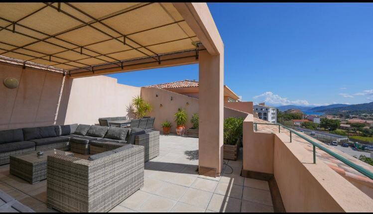 Chez Pasqua ! Appartement Spacieux Avec Terrasse 2 Chambres 6 Couchages En Rooftop LʼÎle-Rousse Exterior foto